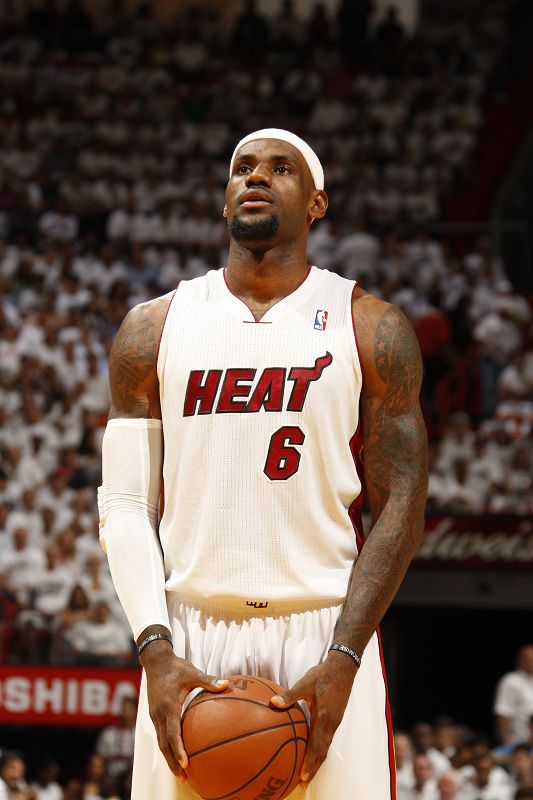 拉奎尔罗德里格斯对决妮琪贝拉引关注