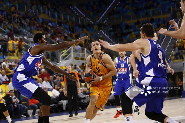 皇马前青训主管：赫塞在青训中天赋最高；看好帕拉西奥斯升一线