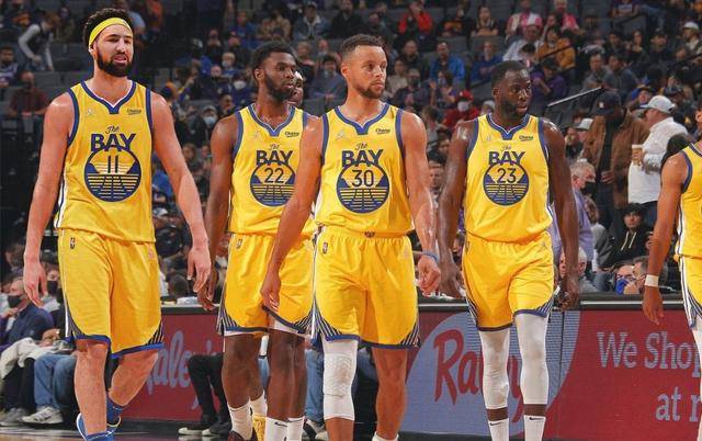 安东尼-戴维斯赛季报销？独行侠或寻求交易止损，围绕库珀·弗拉格重建在即