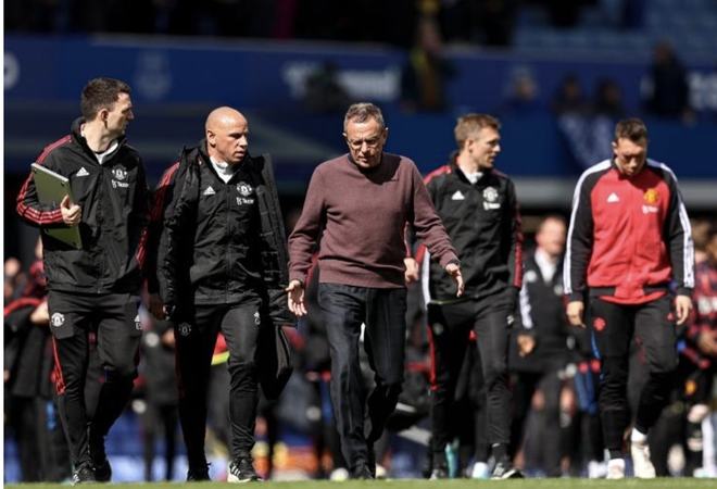 大乌龙！勇士队记：库里是左腿遭遇股四头肌挫伤，而不是右腿