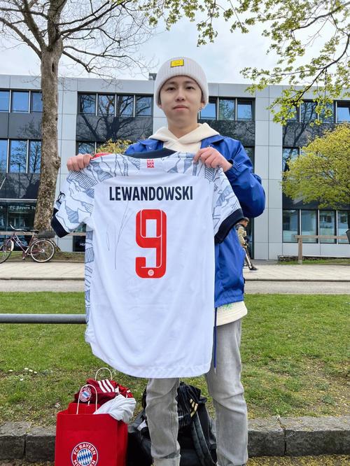 LPL季中赛迎来首败！圣枪哥沦为突破口，观众：Tabe选Bin是对的