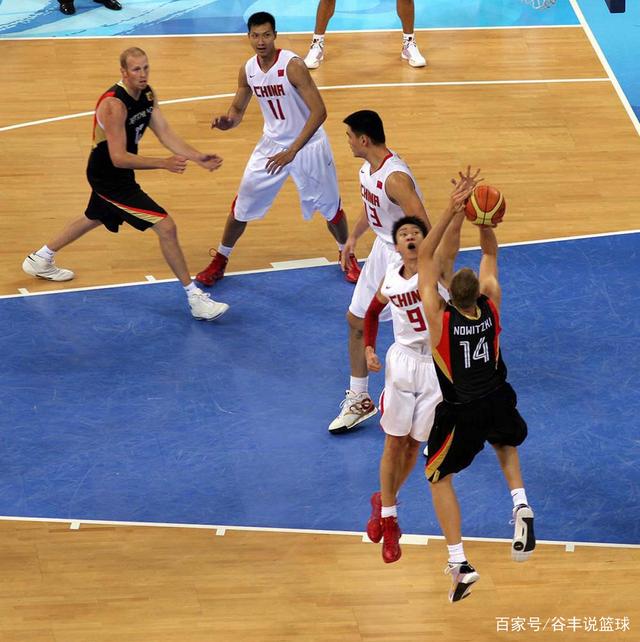 这是真爱，一阿根廷球迷带了50美元，一路搭顺风车去巴西客场