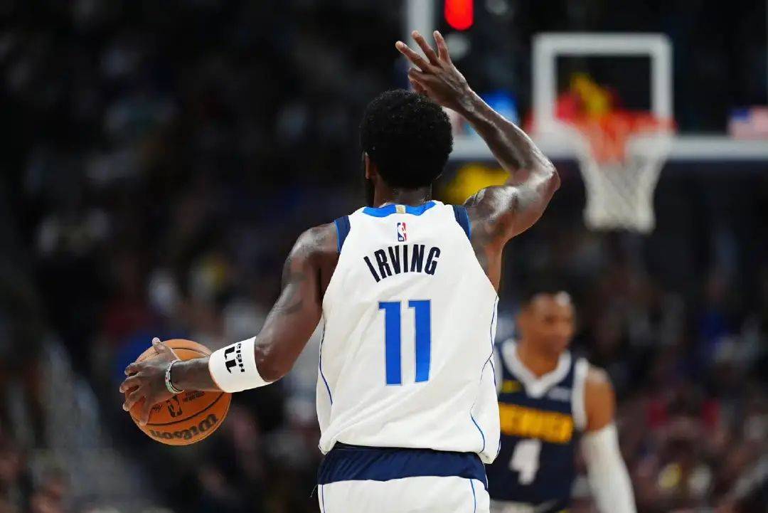 详解棒球规则中的内野手手套尺寸限制防止守备范围非法扩大